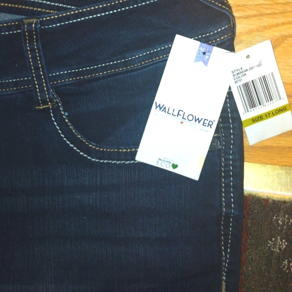 NWT☆Awesome Juniors ☆WALLFLOWERS☆The Luscious Curvy☆Bootcut Jeans - Picture 4 of 14